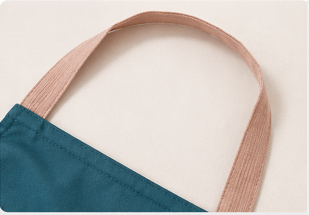 Kitchen Apron with Front Pocket – Stylish & Practical for Everyday Use.